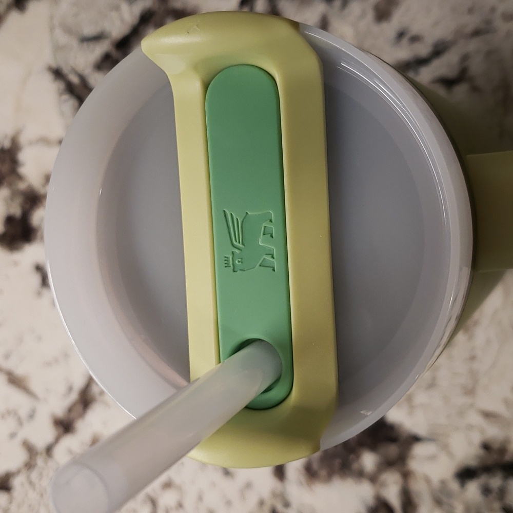 Stanley The Flowstate 30oz Quencher H2.0 Tumbler in Citron - Picture 6 of 8